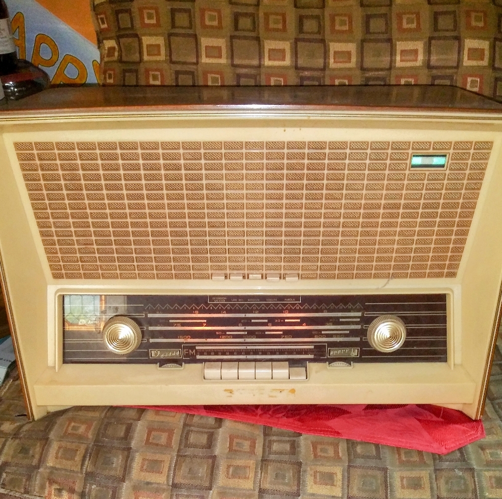 Antique Tube Table Radio